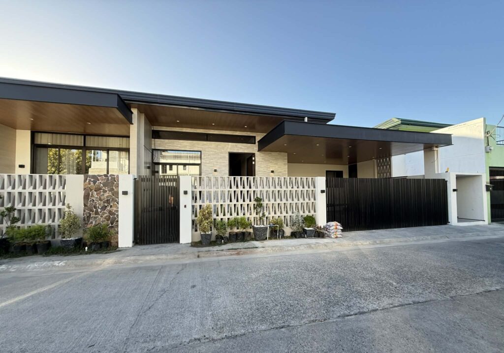 House for sale in Angeles City with pool exterior