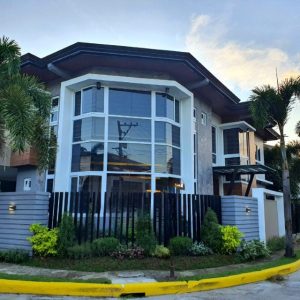 Unveiling Splendor - 5-Bedroom Corner Home_21