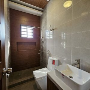 Modern 5-Bedroom Home in Angeles City_12