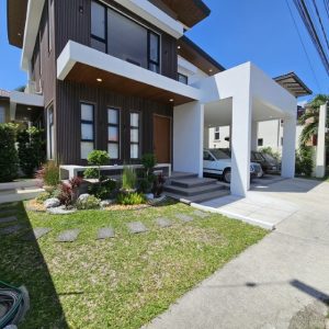 Sophisticated 3BR Home_3