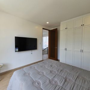 Sophisticated 3BR Home_9