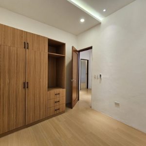 Contemporary 5-Bedroom Home with Pool | Prime Location in Angeles City, Pampanga_5