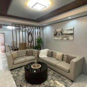 The Perfect Blend of Comfort and Convenience: Exquisite Home in Enclave Subdivision_11