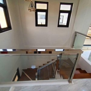 The Perfect Blend of Comfort and Convenience: Exquisite Home in Enclave Subdivision_10