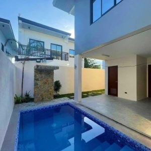 The Perfect Blend of Comfort and Convenience: Exquisite Home in Enclave Subdivision_9