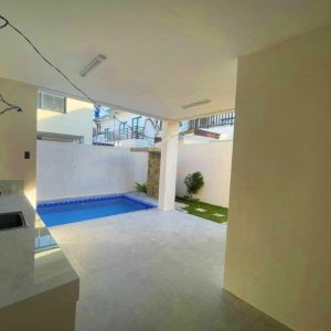 The Perfect Blend of Comfort and Convenience: Exquisite Home in Enclave Subdivision_8