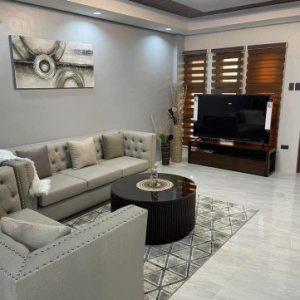 The Perfect Blend of Comfort and Convenience: Exquisite Home in Enclave Subdivision_4