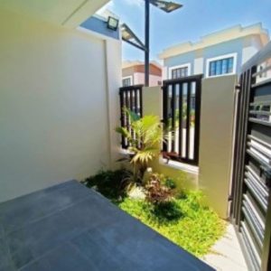 The Perfect Blend of Comfort and Convenience: Exquisite Home in Enclave Subdivision_3