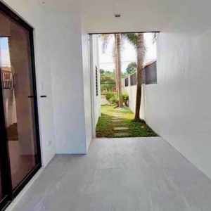 Charming Two-Storey Home Near Clark: Perfect Blend of Comfort and Convenience_13