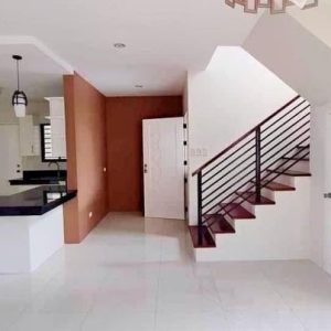 Charming Two-Storey Home Near Clark: Perfect Blend of Comfort and Convenience_12