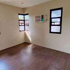 Charming Two-Storey Home Near Clark: Perfect Blend of Comfort and Convenience_11