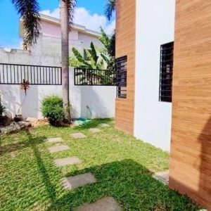 Charming Two-Storey Home Near Clark: Perfect Blend of Comfort and Convenience_9