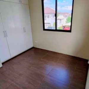 Charming Two-Storey Home Near Clark: Perfect Blend of Comfort and Convenience_7