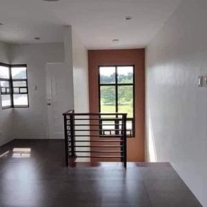 Charming Two-Storey Home Near Clark: Perfect Blend of Comfort and Convenience_5