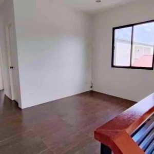 Charming Two-Storey Home Near Clark: Perfect Blend of Comfort and Convenience_3