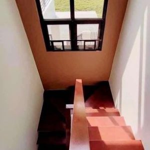 Charming Two-Storey Home Near Clark: Perfect Blend of Comfort and Convenience!_1