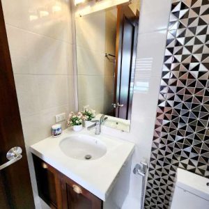 Contemporary Paradise: Stylish Home with Captivating Pool for Resort-Inspired Living_31