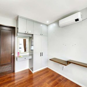 Contemporary Paradise: Stylish Home with Captivating Pool for Resort-Inspired Living_27