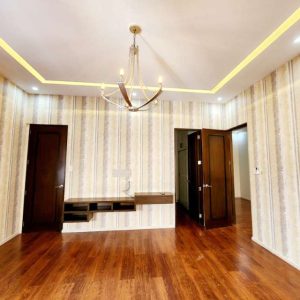 Contemporary Paradise: Stylish Home with Captivating Pool for Resort-Inspired Living_18