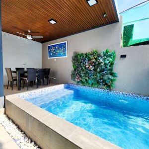 Contemporary Paradise: Stylish Home with Captivating Pool for Resort-Inspired Living_15