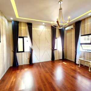 Contemporary Paradise: Stylish Home with Captivating Pool for Resort-Inspired Living_11