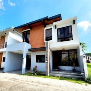 Contemporary Paradise: Stylish Home with Captivating Pool for Resort-Inspired Living_8