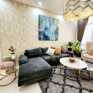 Contemporary Paradise: Stylish Home with Captivating Pool for Resort-Inspired Living_6