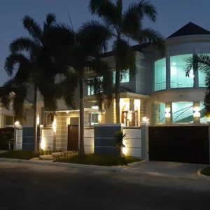 Immerse Yourself in the Lap of Luxury at this Magnificent 6- Bedroom House for Rent!5bf35f55c5c280