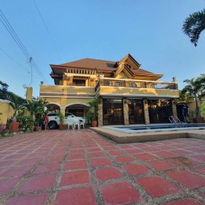 6 Bedroom Classic Mediterranean in Punta Verde 1