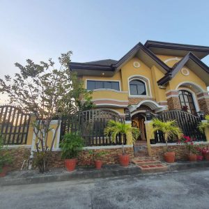 6 Bedroom Classic Mediterranean in Punta Verde 80