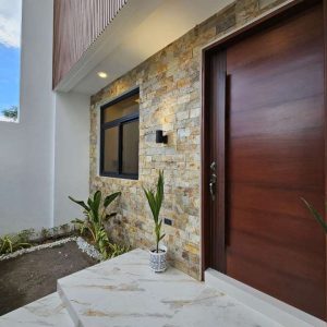 Elegant 3-Bedroom Home with High Ceilings and 2-Bay Carport_155739