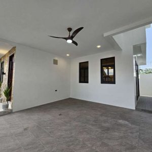 Elegant 3-Bedroom Home with High Ceilings and 2-Bay Carport_155809
