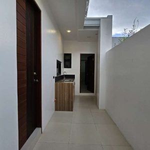 Elegant 3-Bedroom Home with High Ceilings and 2-Bay Carport_160129