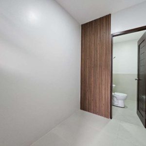 Elegant 3-Bedroom Home with High Ceilings and 2-Bay Carport_160139