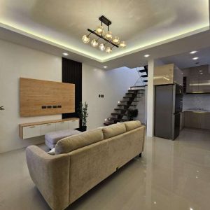 Elegant 3-Bedroom Home with High Ceilings and 2-Bay Carport_160739