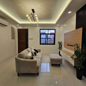 Elegant 3-Bedroom Home with High Ceilings and 2-Bay Carport_160803