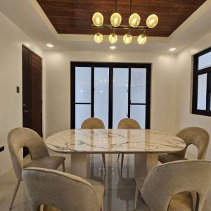 Elegant 3-Bedroom Home with High Ceilings and 2-Bay Carport_160841