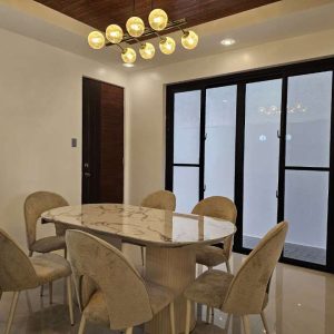 Elegant 3-Bedroom Home with High Ceilings and 2-Bay Carport_160911