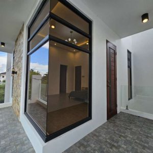 Elegant 3-Bedroom Home with High Ceilings and 2-Bay Carport_161748