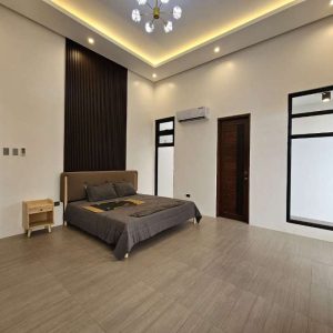 Elegant 3-Bedroom Home with High Ceilings and 2-Bay Carport_161807