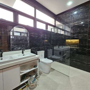 Elegant 3-Bedroom Home with High Ceilings and 2-Bay Carport_161825