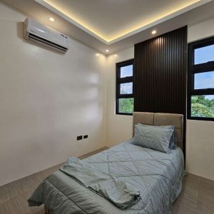 Elegant 3-Bedroom Home with High Ceilings and 2-Bay Carport_161843