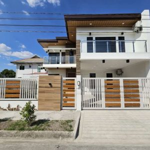 Elegant and Luxurious 4-Bedroom Dream Home with Pool in Forest Park North_144142