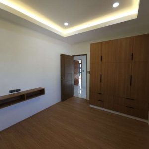 Elegant and Luxurious 4-Bedroom Dream Home with Pool in Forest Park North_151332