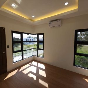 Elegant and Luxurious 4-Bedroom Dream Home with Pool in Forest Park North_151357