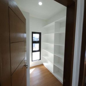 Elegant and Luxurious 4-Bedroom Dream Home with Pool in Forest Park North_151418