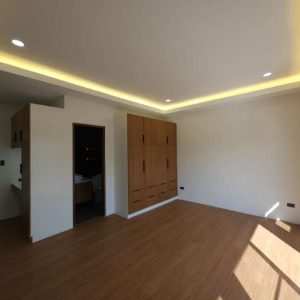 Elegant and Luxurious 4-Bedroom Dream Home with Pool in Forest Park North_151444