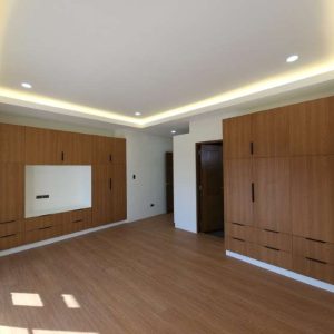 Elegant and Luxurious 4-Bedroom Dream Home with Pool in Forest Park North_151455