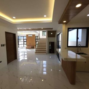 Elegant and Luxurious 4-Bedroom Dream Home with Pool in Forest Park North_152105