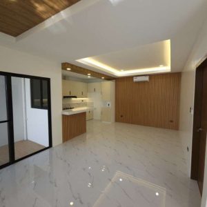 Elegant and Luxurious 4-Bedroom Dream Home with Pool in Forest Park North_152135